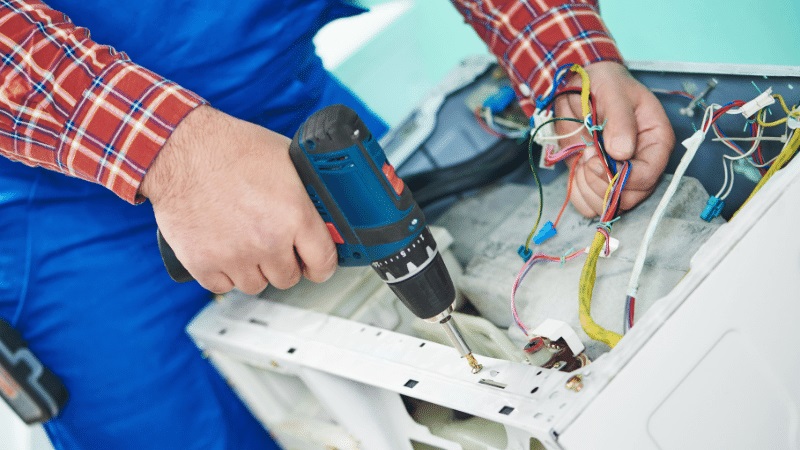 Kaynarca Ariston Ariston çamaşır makinesi kart tamiri – Su almama arızası orijinal parça ile giderildi. - Teknik servis örneği